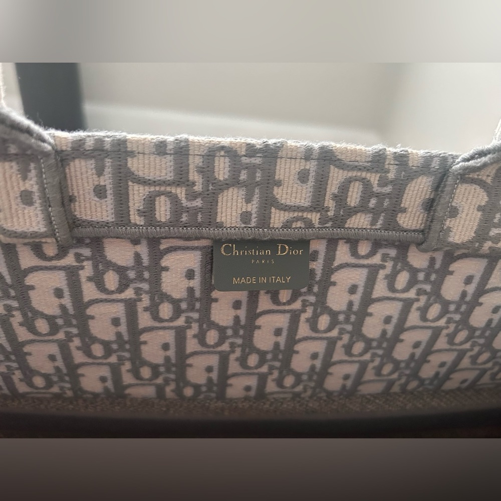 Authentic EUC Dior Ecru and Gray Oblique Book Tote Large. RT $3,750 - Picture 8 of 10